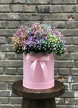 Цветочная композиция из Гипсофила и Розы в шляпной коробке в Боринском