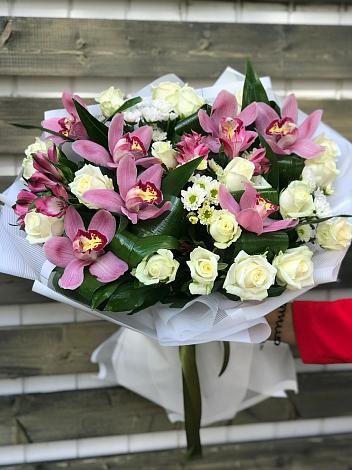 Букет цветов из: Розы и Хризантемы в Боринском