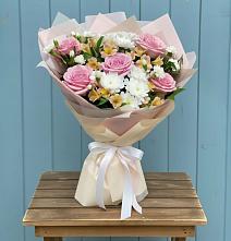 Букет цветов из:  Гвоздики, Орхидеи и Розы в Боринском