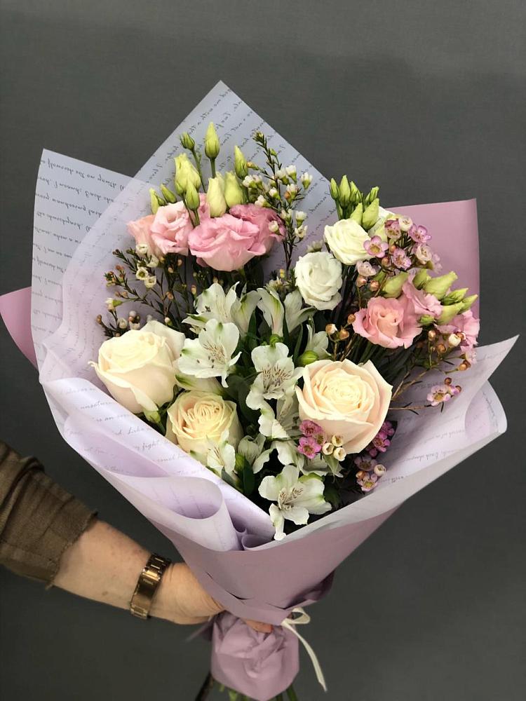 Букет цветов из: Альстромерии, Розы и Лизиантусы в Боринском