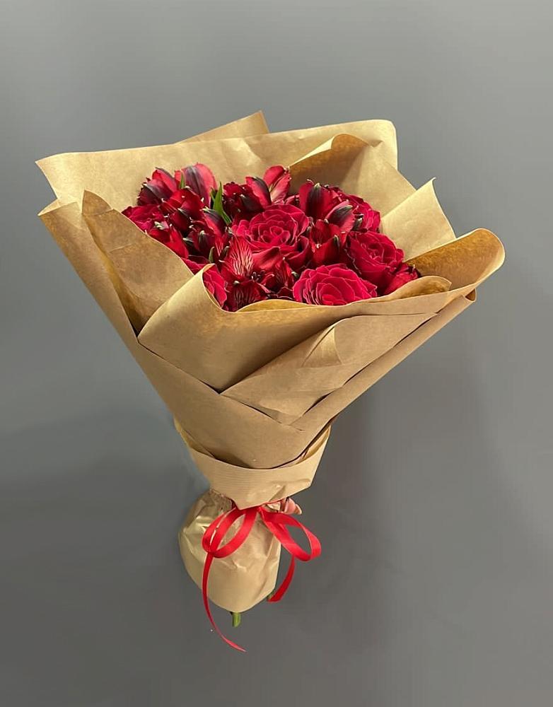 Букет цветов из: Альстромерии и Розы в Боринском