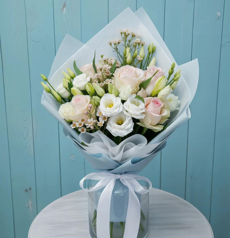 Букет цветов из: Розы и Лизиантусы в Боринском