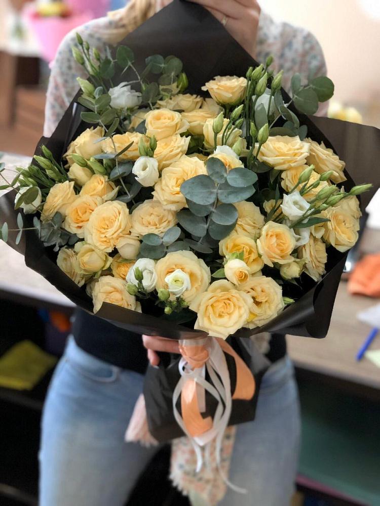 Букет цветов из: Розы и Лизиантусы в Боринском