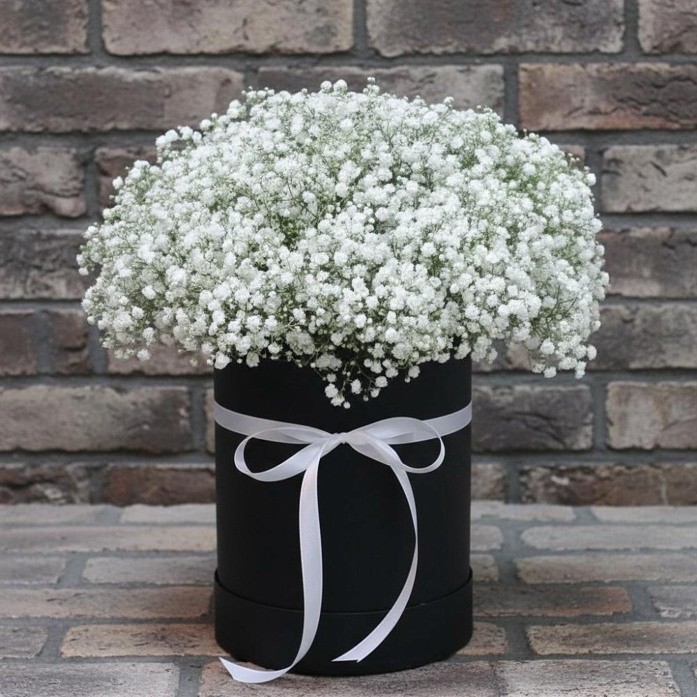 Цветочная композиция из Гипсофила в шляпной коробке в Боринском