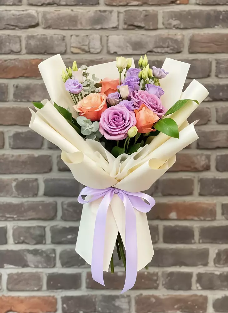 Букет цветов из: Лизиантусы и Розы в Боринском