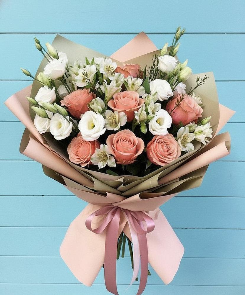 Букет цветов из: Розы, Альстромерии и Лизиантусы в Боринском