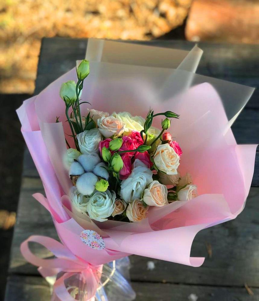 Букет цветов из: Розы и Лизиантусы в Боринском