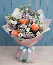 Букет цветов из:  Лизиантусы, Розы, Альстромерии и Гипсофила в Боринском