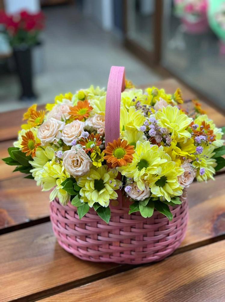 Цветочная композиция из Хризантемы и Розы в корзине в Боринском