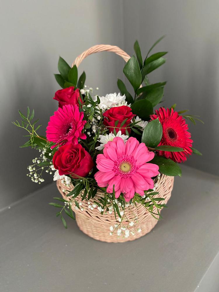 Цветочная композиция из Розы, Хризантемы и Герберы в корзине в Боринском