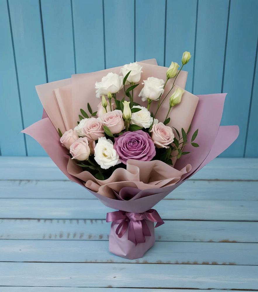 Букет цветов из: Розы и Лизиантусы в Боринском